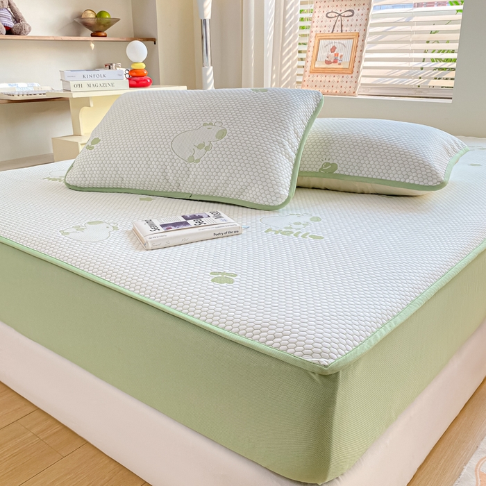 91家纺网 家纺一手货源 找家纺 春寻家纺 2025新款冰豆豆冰丝凉席-卡皮巴拉系列 床笠款-卡皮巴拉-绿