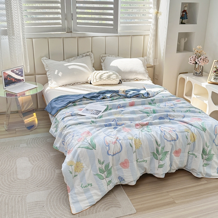 91家纺网 家纺一手货源 找家纺 富艺隆 2025新款A类水洗棉双层纱夏被水洗棉麻空调被直播爆款大豆夏被 莫里森林