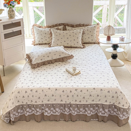 91家纺网 家纺一手货源 找家纺 2025新款直播热款A类针织棉双层纱床盖款夏被四件套 宝贝熊