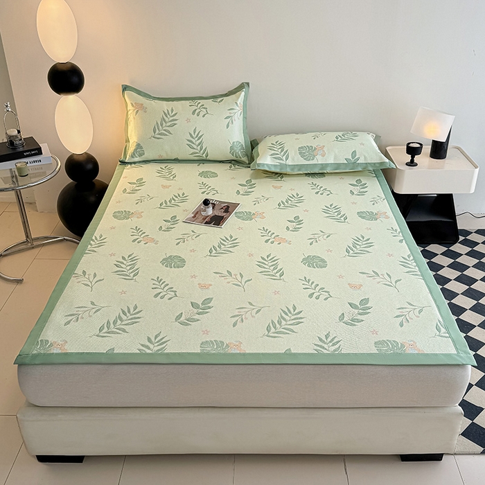 91家纺网 家纺一手货源 找家纺 格真2025新款简约印花冰藤席席子凉席 树叶与熊