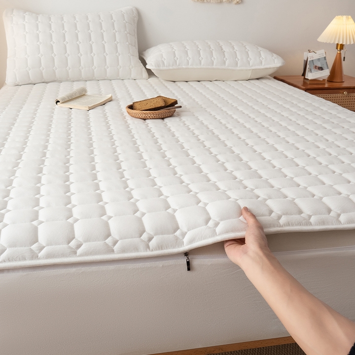 91家纺网 家纺一手货源 找家纺 叠派家纺 2025新款5A抗菌A类夹棉床笠经典款防水款系列 包边款-经典格荧月白