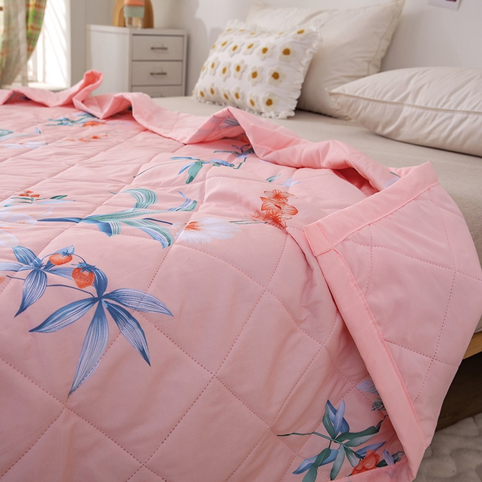 91家纺网 家纺一手货源 找家纺 富艺隆 2025新款超声波亲肤绒夏被夏凉被直播爆款超声波夏被空调被 花开