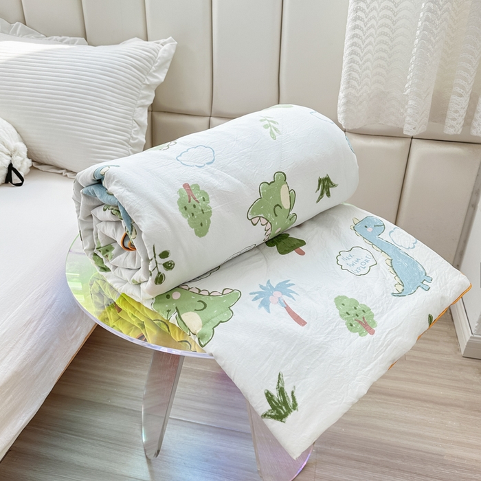 91家纺网 家纺一手货源 找家纺 富艺隆 2025新款A类水洗棉双层纱夏被水洗棉麻空调被直播爆款大豆夏被 恐龙星球