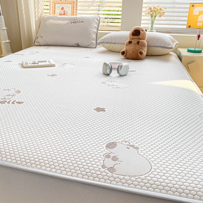 91家纺网 家纺一手货源 找家纺 春寻家纺 2025新款冰豆豆冰丝凉席-卡皮巴拉系列 床笠款-卡皮巴拉-咖