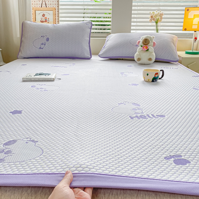 91家纺网 家纺一手货源 找家纺 春寻家纺 2025新款冰豆豆冰丝凉席-卡皮巴拉系列 床单款-卡皮巴拉-紫