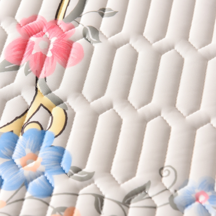 91家纺网 家纺一手货源 找家纺 炫拼家纺 2025新款凉感丝印花床裙款乳胶凉席三件套 彼得花园