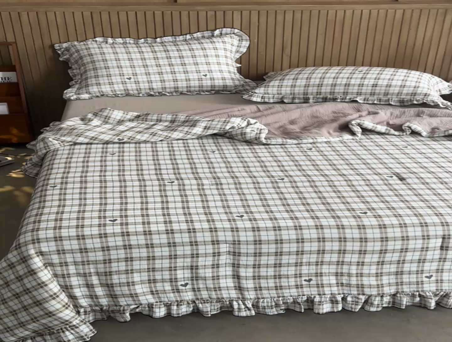 91家纺网 家纺一手货源 找家纺 安莱生活 2025新款全棉精梳棉双层纱绉纱数码印花夏凉被 海派甜心-灰  夏被