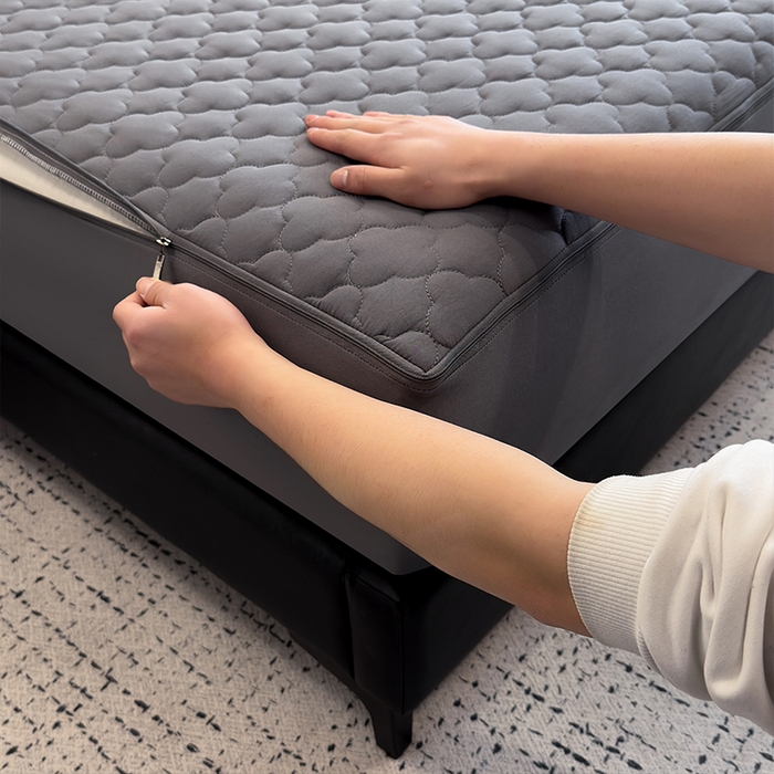 91家纺网 家纺一手货源 找家纺 叠派家纺 2025新款5A抗菌A类夹棉床笠经典款防水款系列 银灰色-梅花经典款