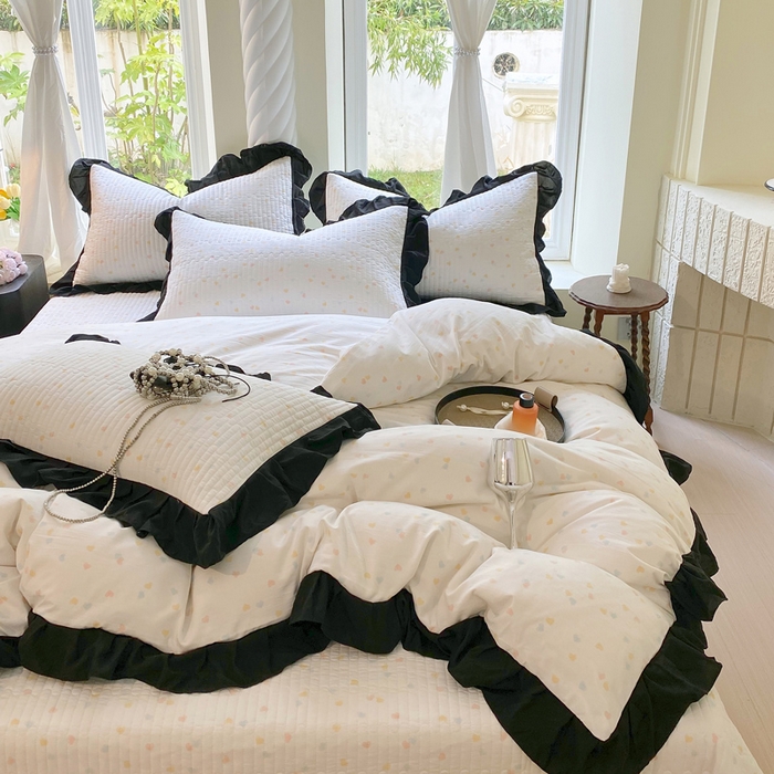 91家纺网 家纺一手货源 找家纺 慕希 2025新款水洗棉花边夹棉床盖款四件套 赫本-爱心白