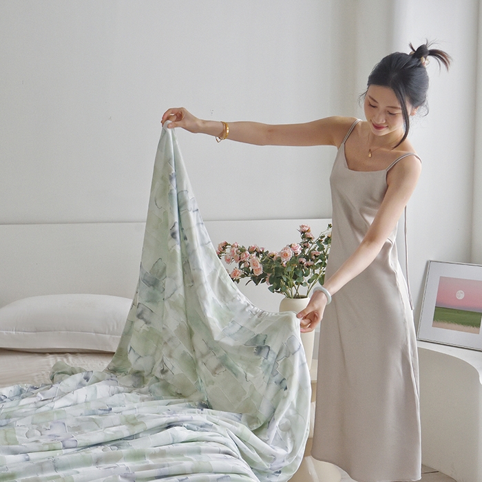 91家纺网 家纺一手货源 找家纺 梦恬佳 2025新款印花凉感丝夏凉被 花未眠