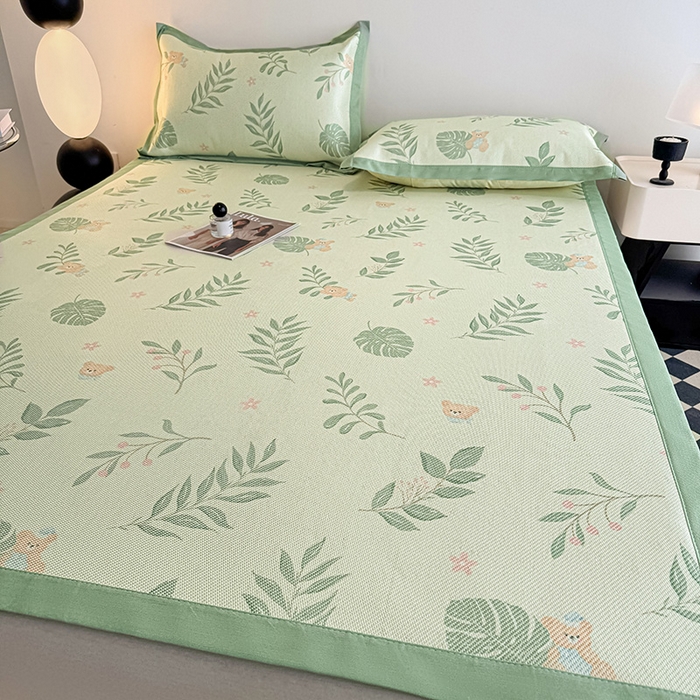 91家纺网 家纺一手货源 找家纺 格真2025新款简约印花冰藤席席子凉席 树叶与熊