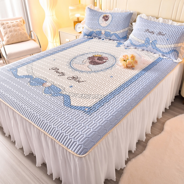 91家纺网 家纺一手货源 找家纺 炫拼家纺 2025新款凉感丝印花床裙款乳胶凉席三件套 艾莉公主