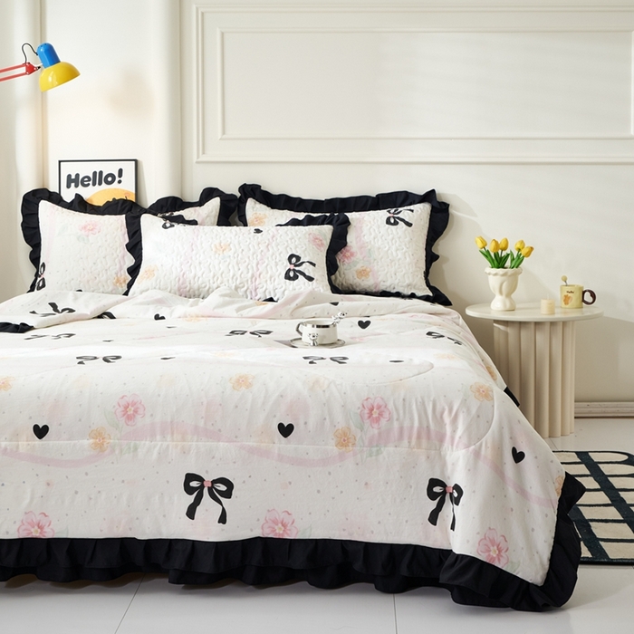 91家纺网 家纺一手货源 找家纺 蝶帕家纺 2025新款法式赫本风韩版花边床盖款夏被四件套 公主梦境