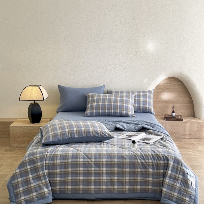 91家纺网 家纺一手货源 找家纺 宝士康家纺 2025新款10A抗菌无印风夏被四件套 天蓝中格