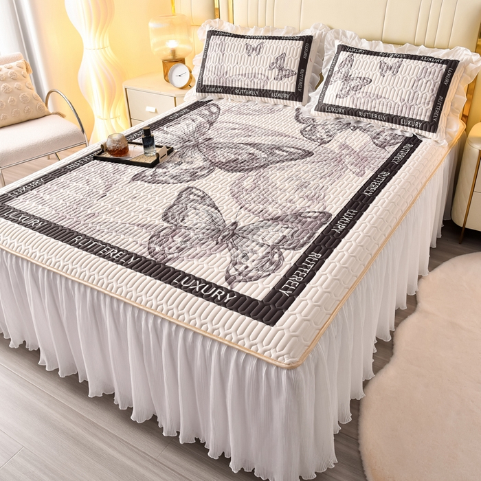 91家纺网 家纺一手货源 找家纺 炫拼家纺 2025新款凉感丝印花床裙款乳胶凉席三件套 梦幻蝶