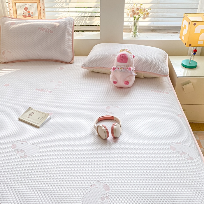 91家纺网 家纺一手货源 找家纺 春寻家纺 2025新款冰豆豆冰丝凉席-卡皮巴拉系列 床笠款-卡皮巴拉-粉