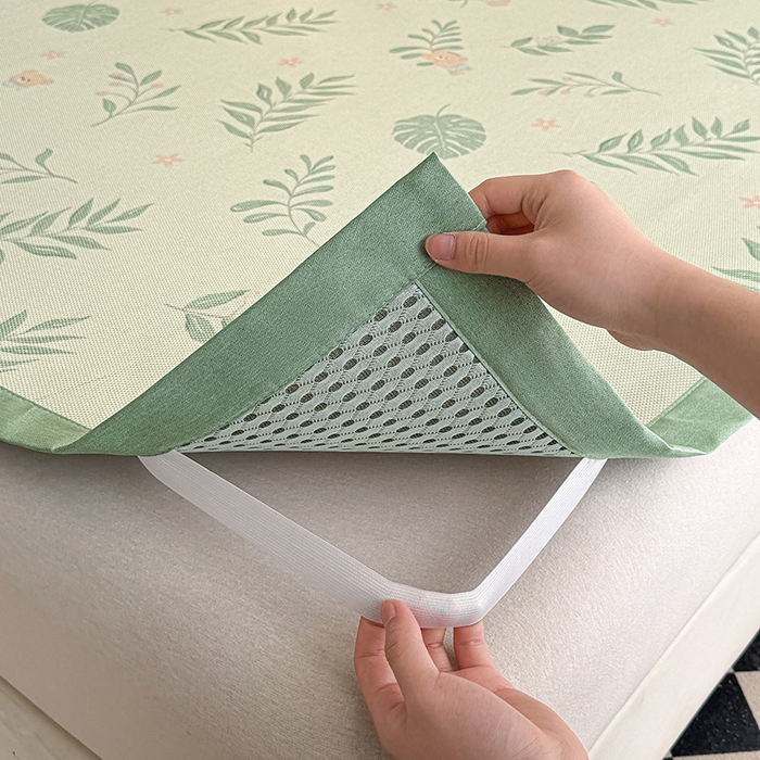 91家纺网 家纺一手货源 找家纺 格真2025新款简约印花冰藤席席子凉席 树叶与熊