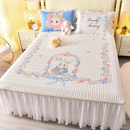 91家纺网 家纺一手货源 找家纺 （总）炫拼家纺 2025新款凉感丝印花床裙款乳胶凉席三件套