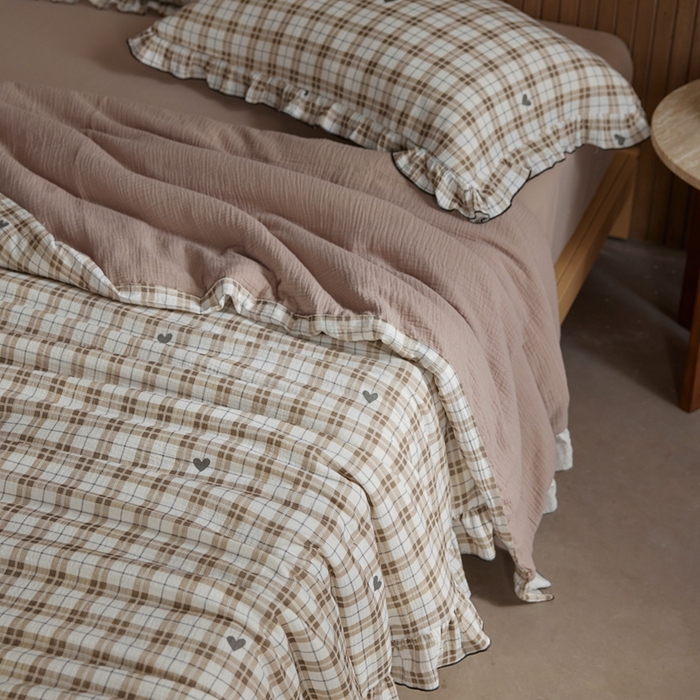 91家纺网 家纺一手货源 找家纺 安莱生活 2025新款全棉精梳棉双层纱绉纱数码印花夏凉被 海派甜心-卡其  夏被