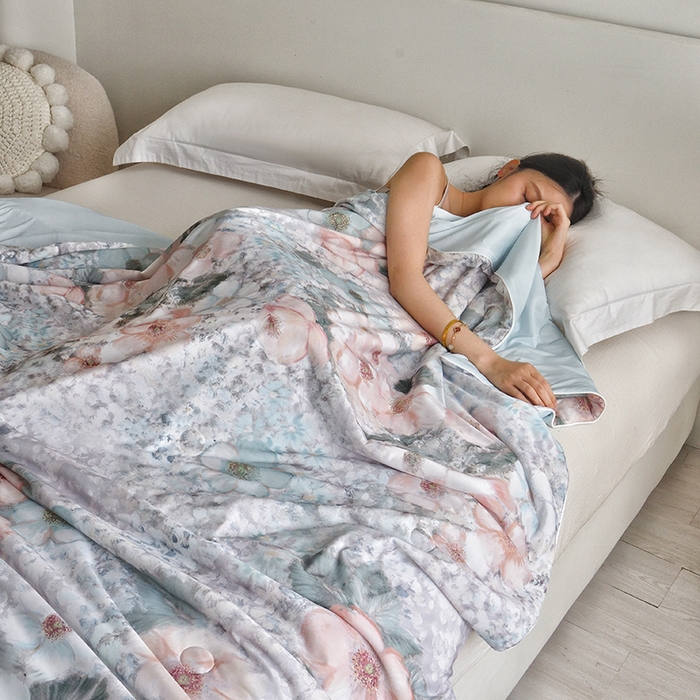 91家纺网 家纺一手货源 找家纺 梦恬佳 2025新款印花凉感丝夏凉被 花影