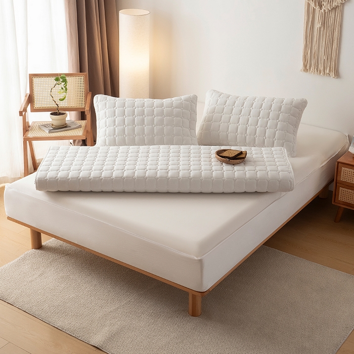 91家纺网 家纺一手货源 找家纺 叠派家纺 2025新款5A抗菌A类夹棉床笠经典款防水款系列 包边款-经典格荧月白