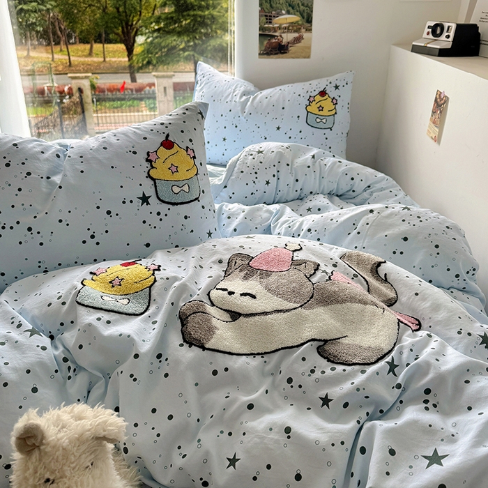 91家纺网 家纺一手货源 找家纺 耀达家居 2025新款A类水洗棉毛巾绣四件套 星空奶油猫