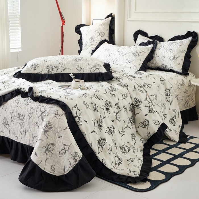 91家纺网 家纺一手货源 找家纺 蝶帕家纺 2025新款法式赫本风韩版花边床盖款夏被四件套 水墨玫瑰