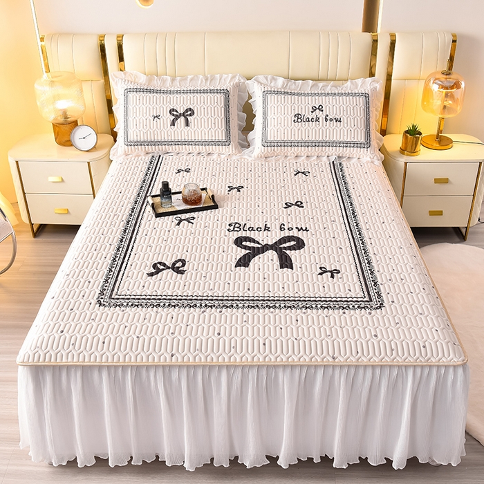 91家纺网 家纺一手货源 找家纺 炫拼家纺 2025新款凉感丝印花床裙款乳胶凉席三件套 可可少女