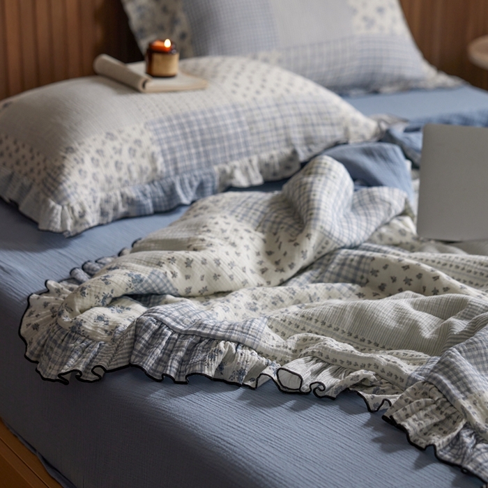 91家纺网 家纺一手货源 找家纺 安莱生活 2025新款全棉精梳棉双层纱绉纱数码印花四件套 百家布-蓝