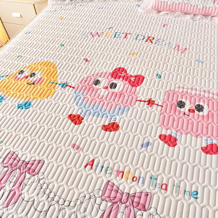 91家纺网 家纺一手货源 找家纺 炫拼家纺 2025新款凉感丝印花床裙款乳胶凉席三件套 甜心派