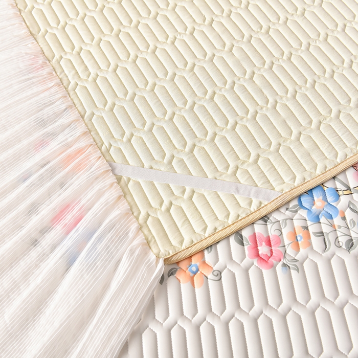 91家纺网 家纺一手货源 找家纺 炫拼家纺 2025新款凉感丝印花床裙款乳胶凉席三件套 彼得花园