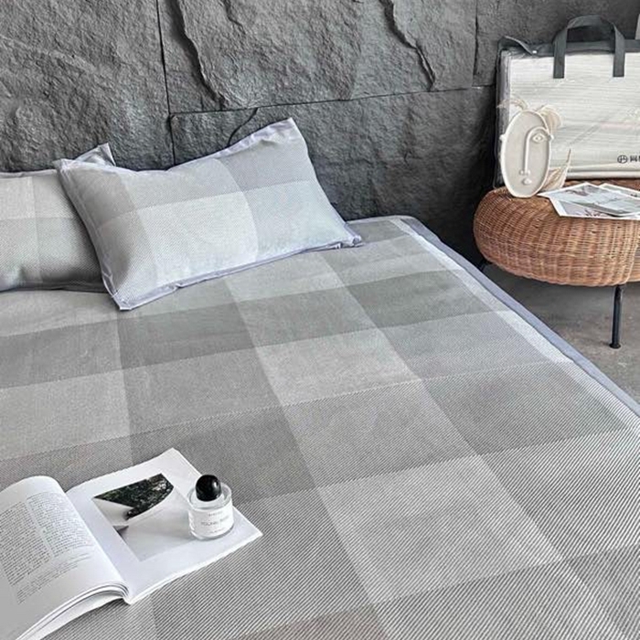 91家纺网 家纺一手货源 找家纺 美丽坊 2025新款轻奢三明治冰藤抗菌凉席三件套 绅士灰