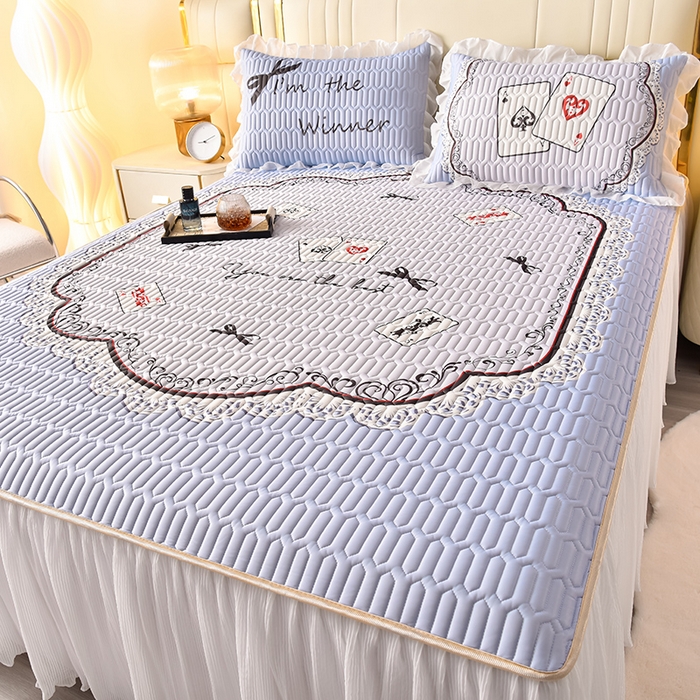 91家纺网 家纺一手货源 找家纺 炫拼家纺 2025新款凉感丝印花床裙款乳胶凉席三件套 雅典娜