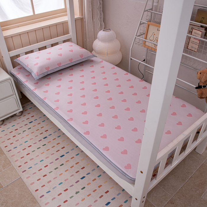 91家纺网 家纺一手货源 找家纺 凌云家纺  2025新款提花凉感冰丝席床笠款三明治凉席三件套 甜心-粉