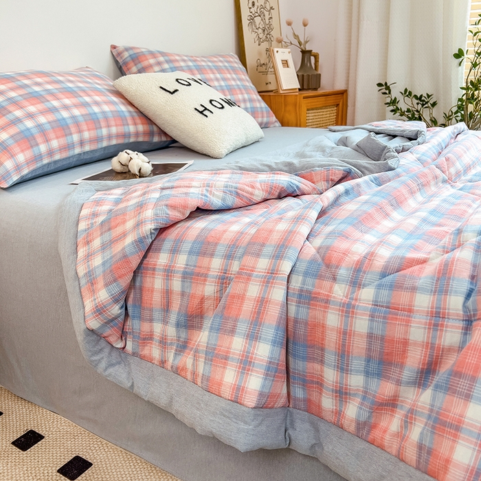 91家纺网 家纺一手货源 找家纺 宝士康家纺 2025新款10A抗菌无印风夏被四件套 炫彩格