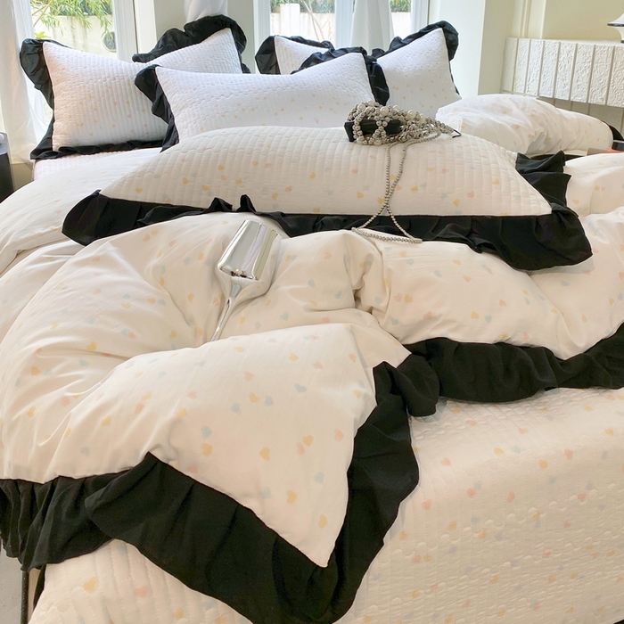 91家纺网 家纺一手货源 找家纺 慕希 2025新款水洗棉花边夹棉床盖款四件套 赫本-爱心白