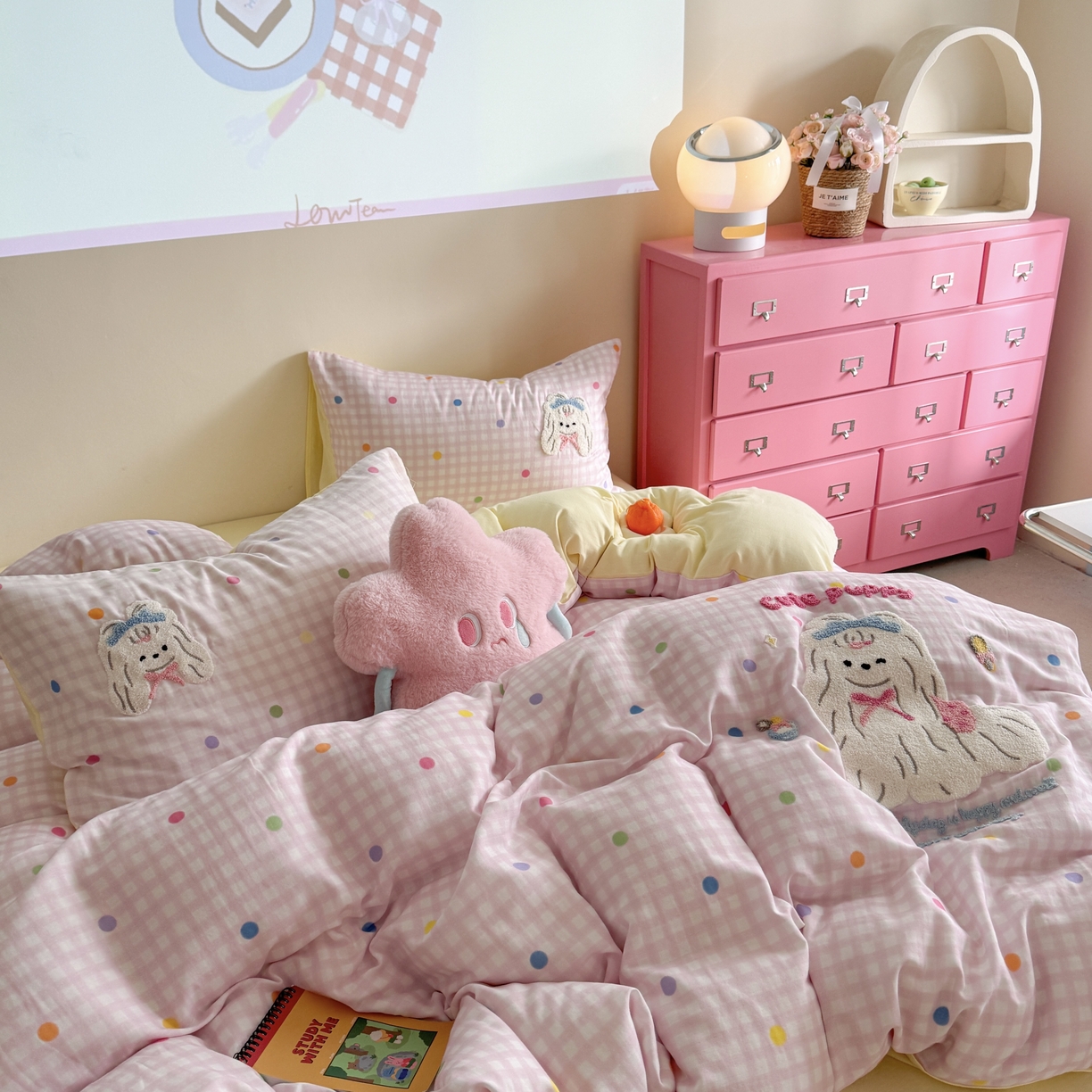 91家纺网 家纺一手货源 找家纺 柚子 2025春夏新款全棉纯棉双层纱毛巾绣四件套 美蒂狗