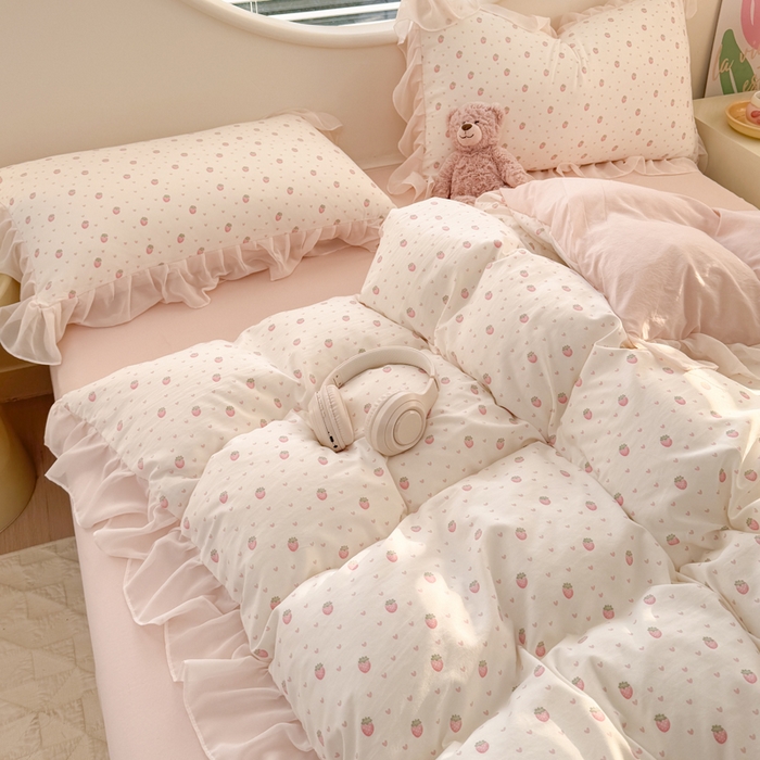 91家纺网 家纺一手货源 找家纺 苏拉家居 2025新款雪纺花边云感提花针织双层纱四件套 吃草莓啦