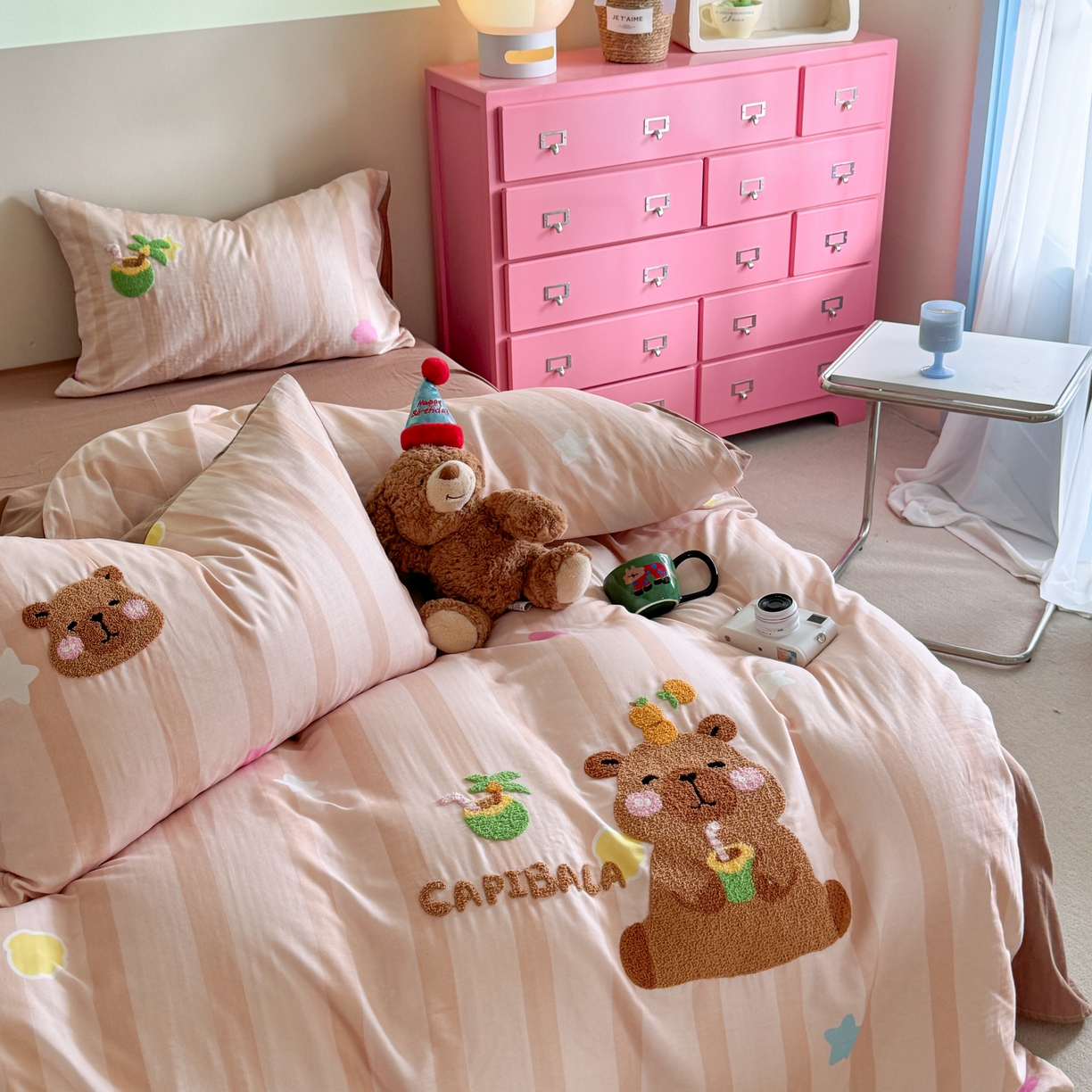 91家纺网 家纺一手货源 找家纺 柚子 2025春夏新款全棉纯棉双层纱毛巾绣四件套 椰子卡皮巴拉