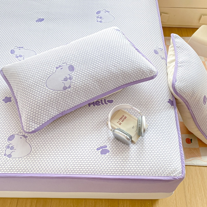 91家纺网 家纺一手货源 找家纺 春寻家纺 2025新款冰豆豆冰丝凉席-卡皮巴拉系列 床笠款-卡皮巴拉-紫