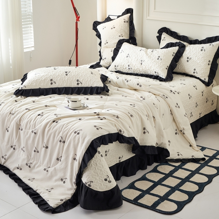 91家纺网 家纺一手货源 找家纺 蝶帕家纺 2025新款法式赫本风韩版花边床盖款夏被四件套 美味樱桃