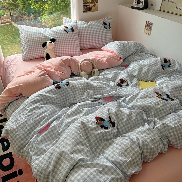 91家纺网 家纺一手货源 找家纺 耀达家居 2025新款A类水洗棉毛巾绣四件套 蓝格腊肠狗