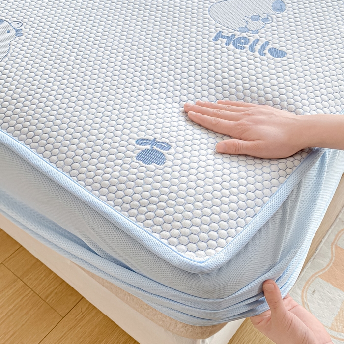 91家纺网 家纺一手货源 找家纺 （总）春寻家纺 2025新款直播爆款卡皮巴拉系列凉豆豆冰丝凉席三件套床单款床笠款可水洗机洗夏季凉感冰豆豆空调席软席子