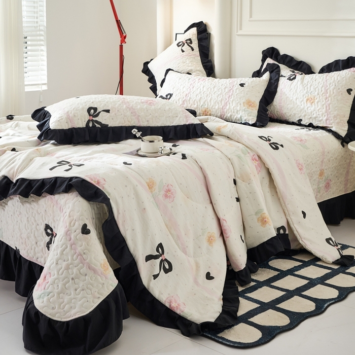 91家纺网 家纺一手货源 找家纺 蝶帕家纺 2025新款法式赫本风韩版花边床盖款夏被四件套 公主梦境