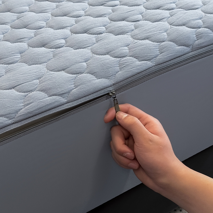 91家纺网 家纺一手货源 找家纺 叠派家纺 2025新款5A抗菌A类夹棉床笠经典款防水款系列 灰蓝-梅花经典款