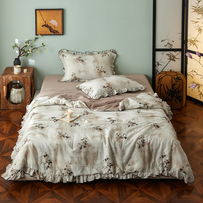 91家纺网 家纺一手货源 找家纺 安莱生活 2025新款全棉精梳棉双层纱绉纱数码印花夏凉被 云屿间-咖  夏被