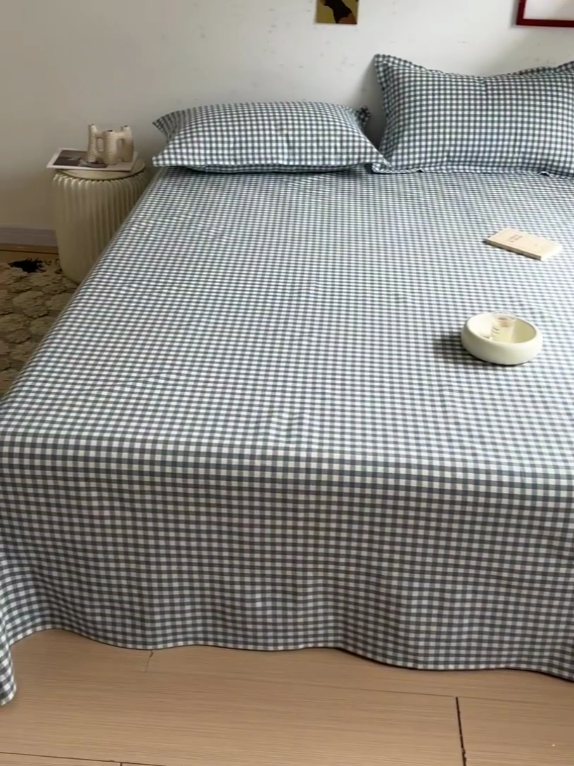 91家纺网 家纺一手货源 找家纺 久云居 2025新款亲肤舒适全棉色织防水床单 浅兰小格