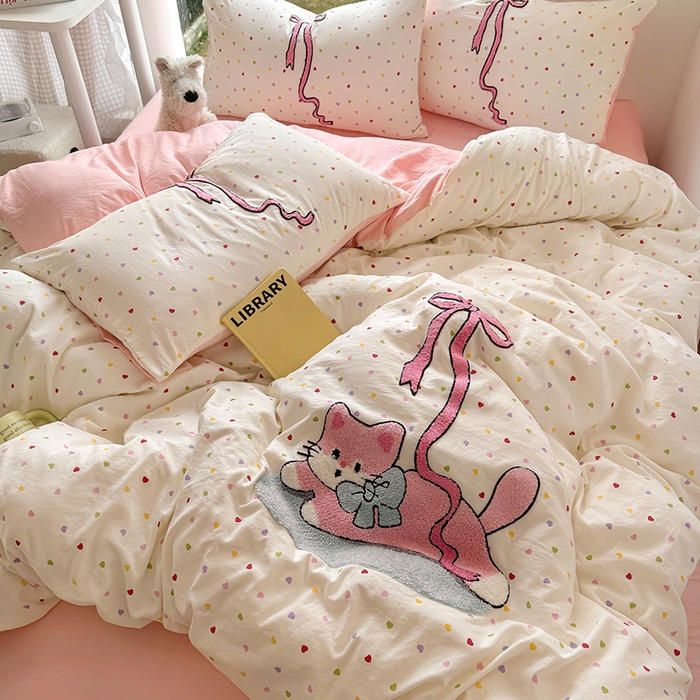 91家纺网 家纺一手货源 找家纺 耀达家居 2025新款A类水洗棉毛巾绣四件套 甜心猫咪