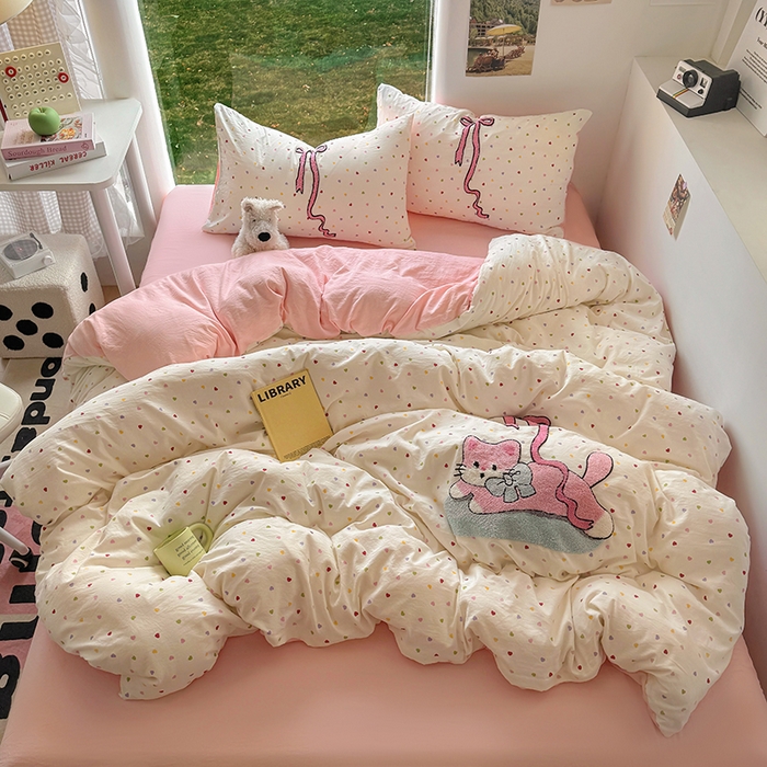 91家纺网 家纺一手货源 找家纺 耀达家居 2025新款A类水洗棉毛巾绣四件套 甜心猫咪