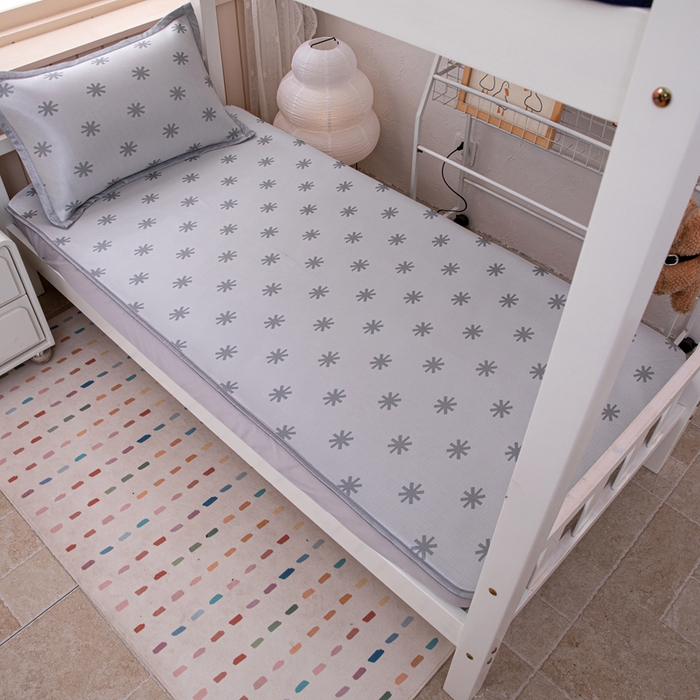 91家纺网 家纺一手货源 找家纺 凌云家纺  2025新款提花凉感冰丝席床笠款三明治凉席三件套 雪漾-灰